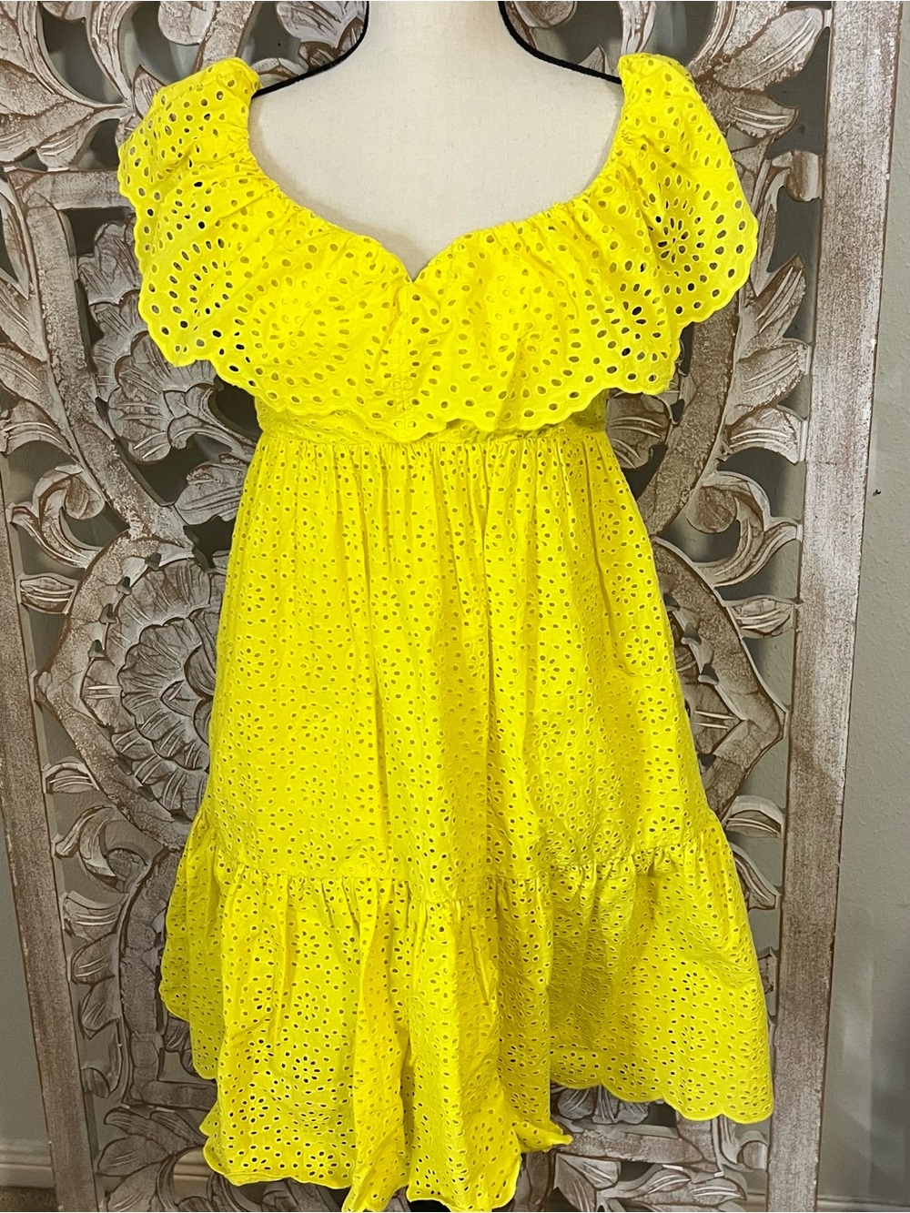 Lilly Pulitzer Yellow Eyelet Ruffle Smocked w Pockets Cotton Sundress Sz 2 - Picture 3 of 8